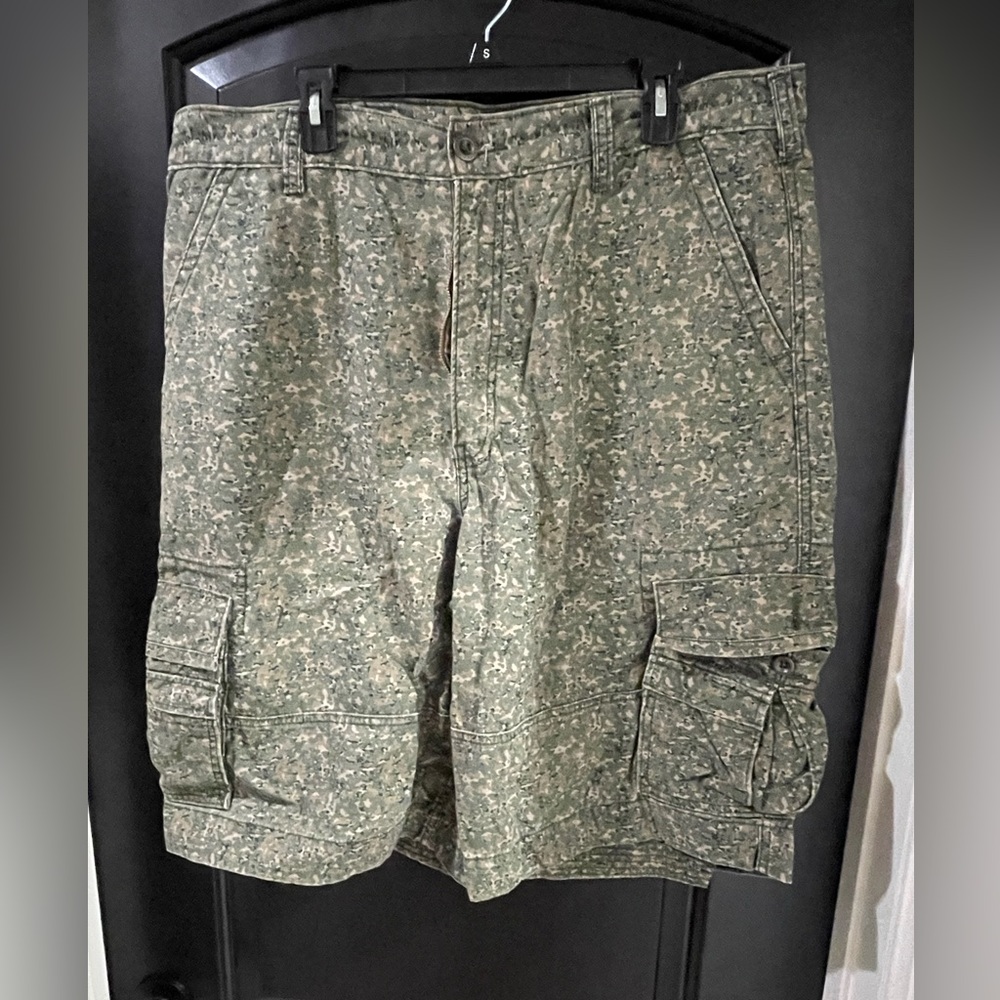 Levi’s Camo Cargo Mens Shorts Size 38